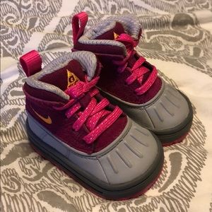 Baby Toddler Nike Boots Brand New Size 2